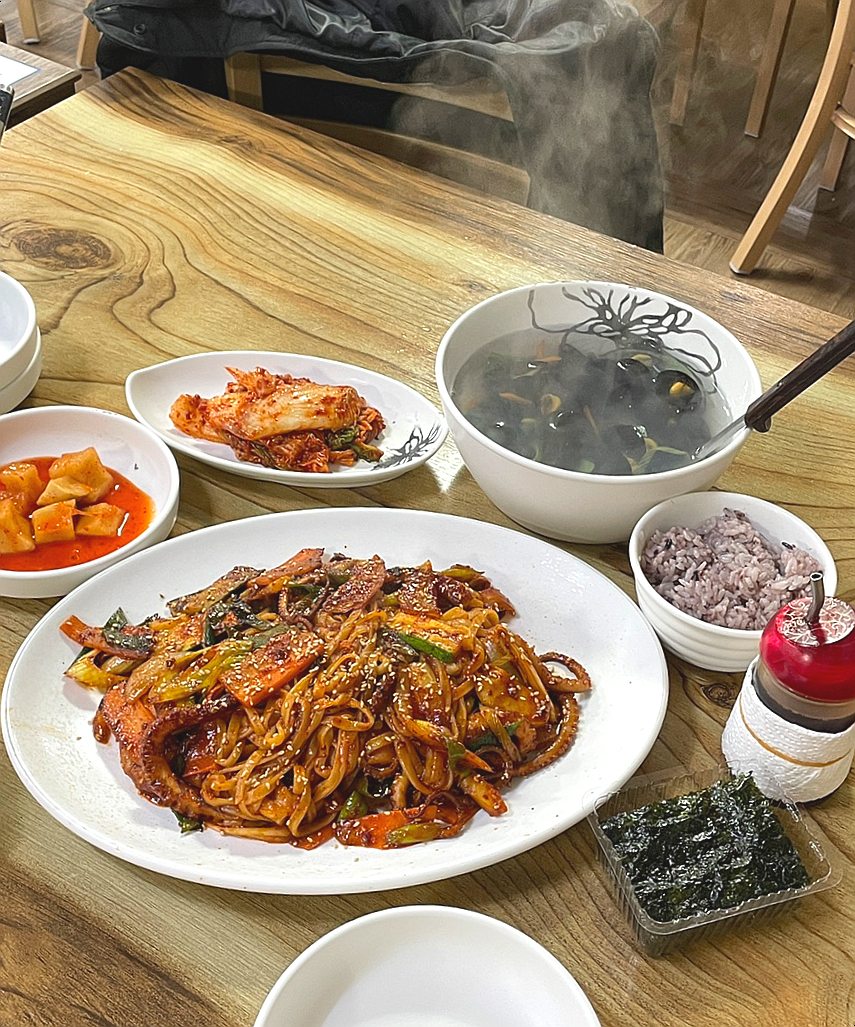 밀가손칼국수 이미지