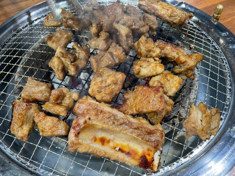 찐 숯불갈비 이미지