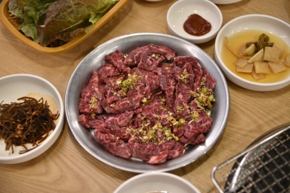 찐 숯불갈비 이미지