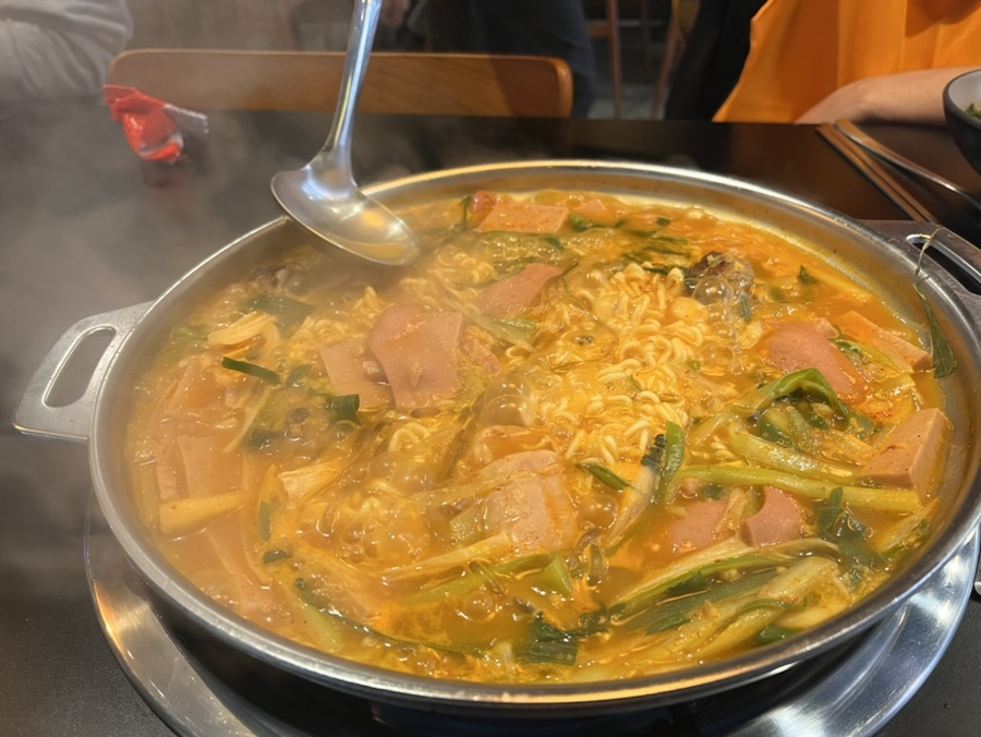 완백부대찌개삼겹살 교대점 사진 8