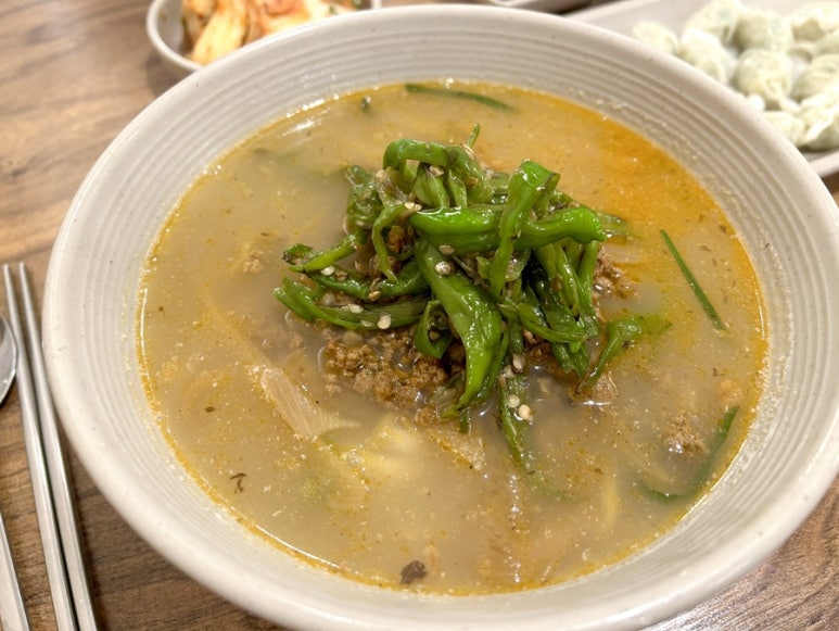 꽈리칼국수 이미지