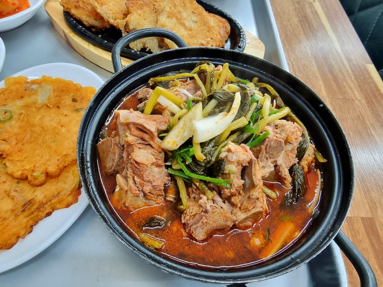 윤가네 밥상 이미지