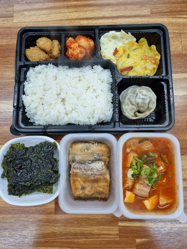 윤가네 밥상 이미지