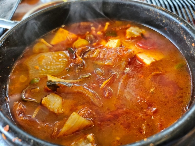 돼지듬뿍진짜김치찌개 이미지