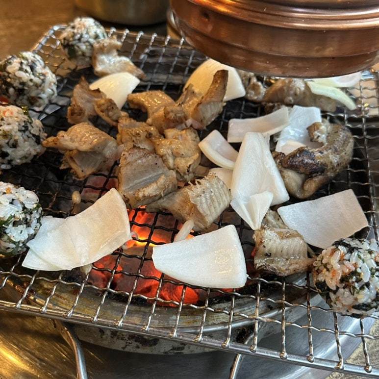 숯불꼼장어 이미지