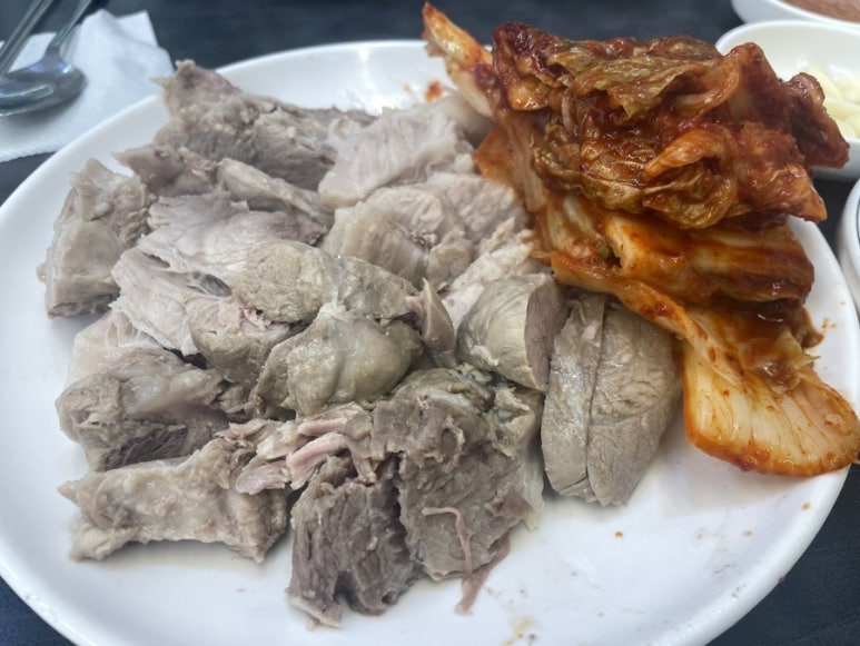 훼미리손칼국수;보쌈 이미지