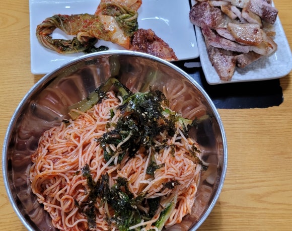 삽겹살이랑 국수랑 이미지