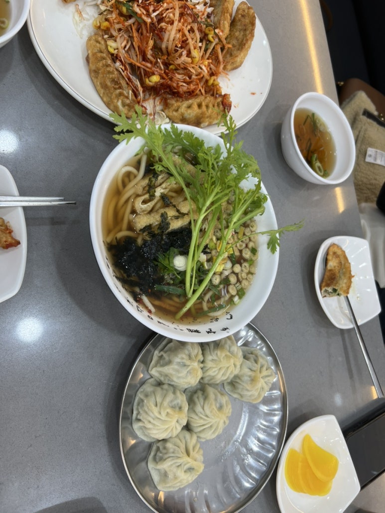 팔공손만두 이미지
