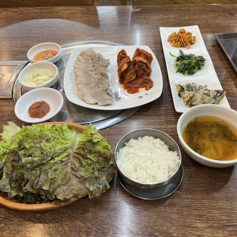먹깨비보쌈정식 이미지