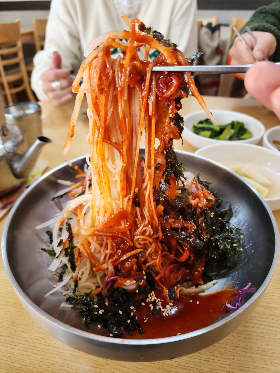 감칠맛회국수 이미지