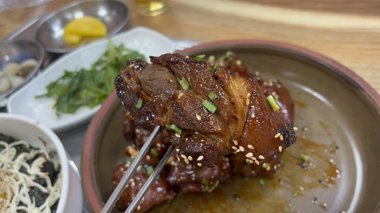 황칠토종족발 이미지