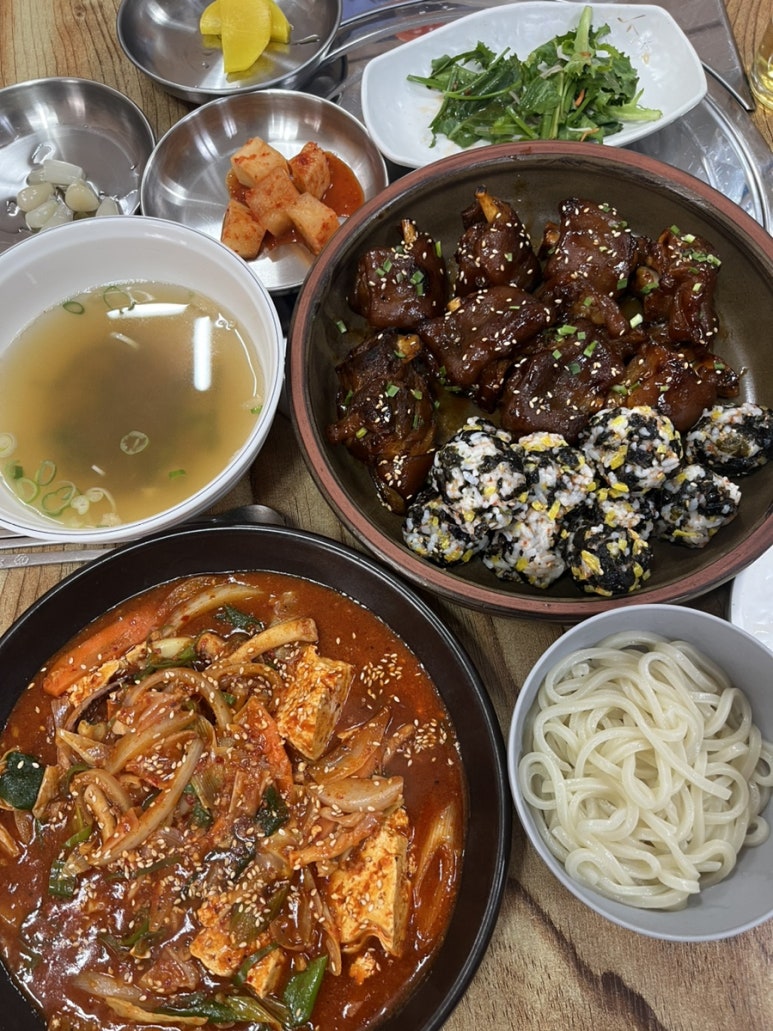 황칠토종족발 이미지