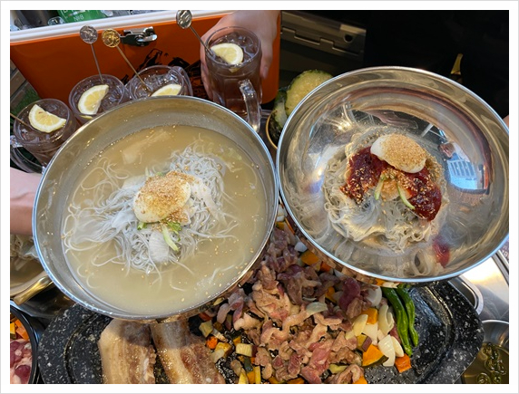 자주오리돌판구이 이미지