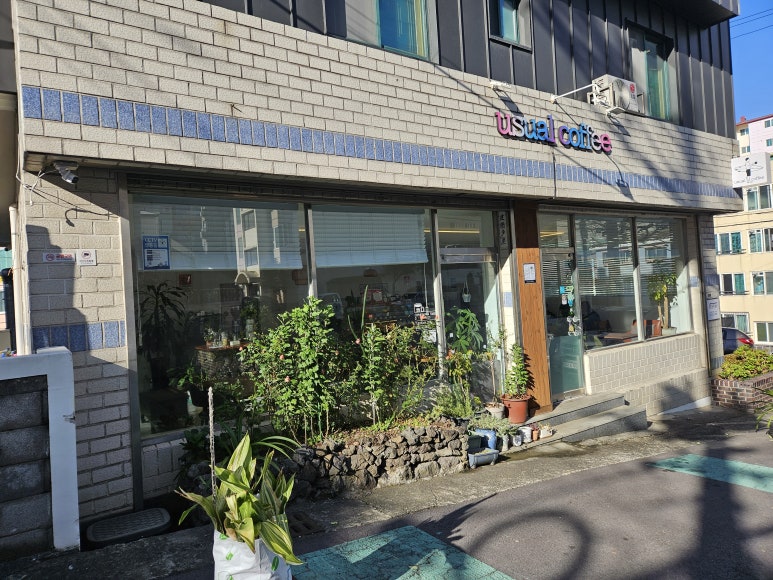 유쥬얼커피앤도넛제주시청도남점 이미지