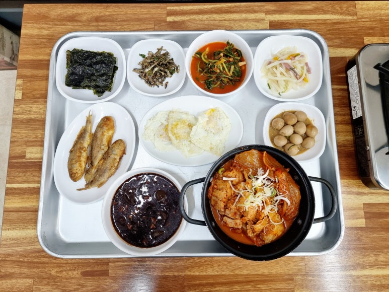 윤가네 밥상 이미지