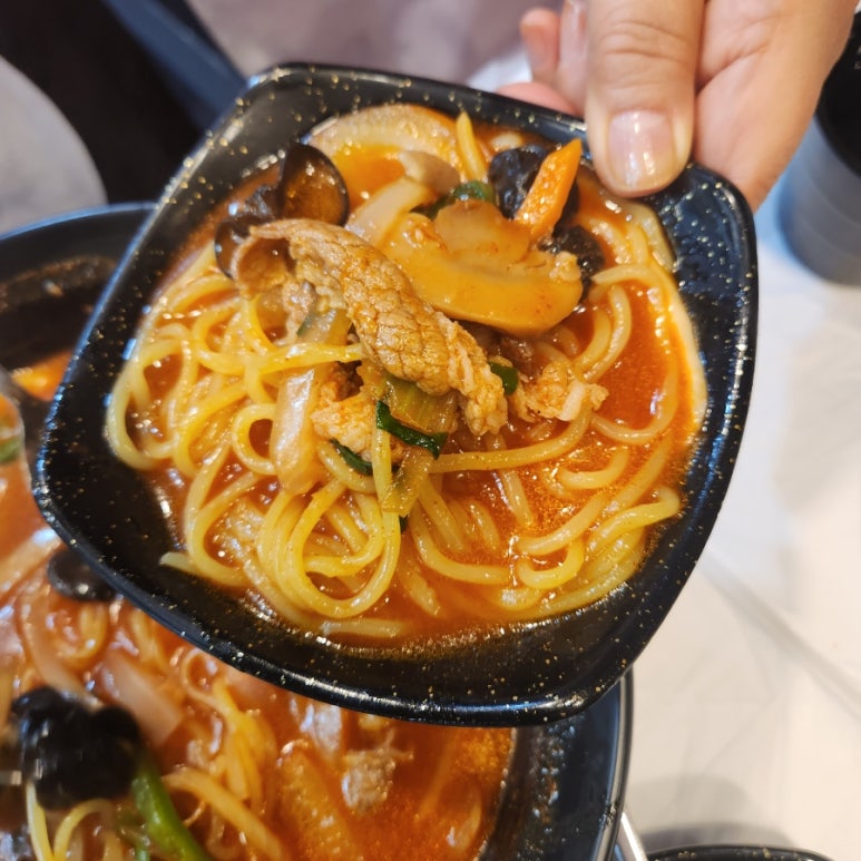 수궁얼큰돼지짬뽕 이미지