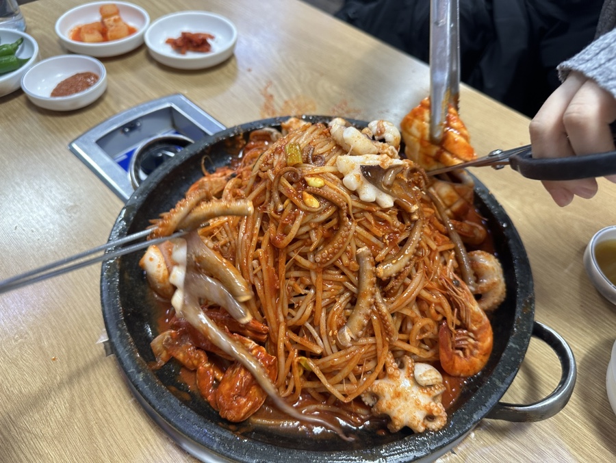 돌솟해물뼈찜 이미지