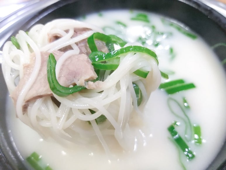 참나무능이버섯백숙 이미지
