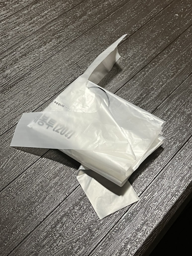 이밤에캠핑장 이미지