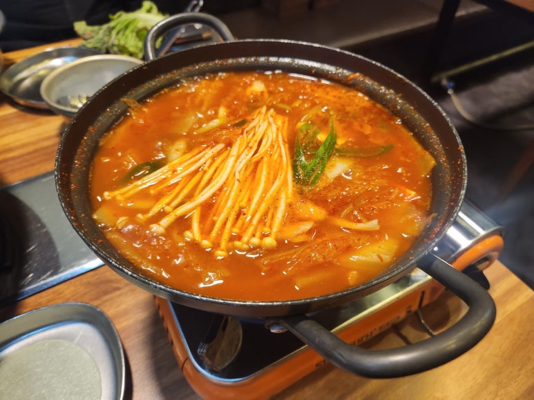 꽃돼지솥뚜껑삼겹살 이미지