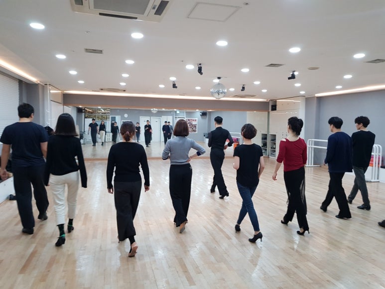 현댄스스튜디오 이미지
