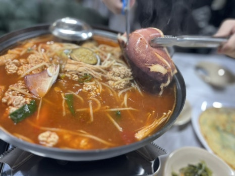하얀오징어 해물탕 이미지
