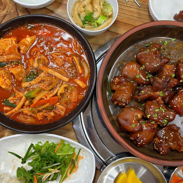 황칠토종족발 이미지