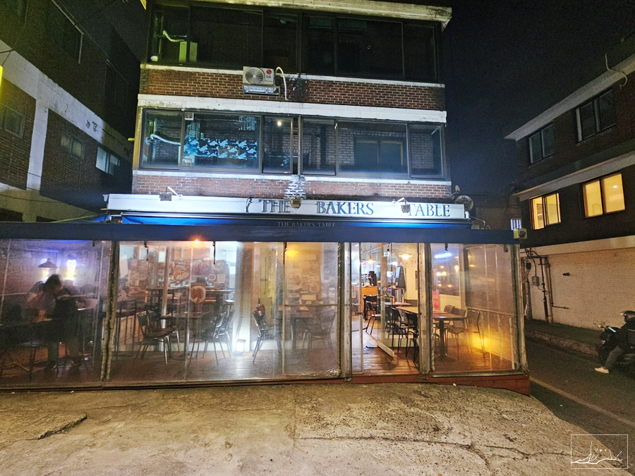더베이커스테이블 이미지