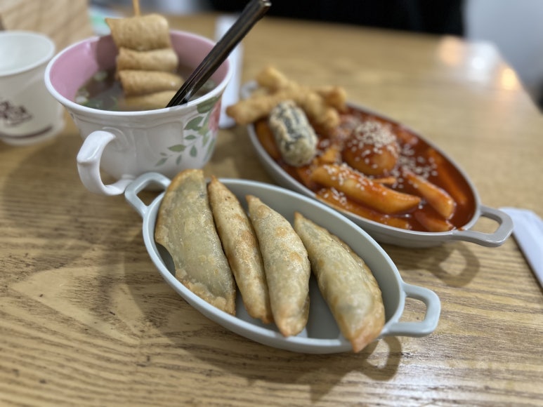 분식집에하숙하는붕어빵 이미지