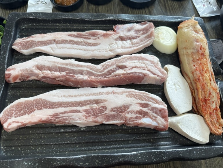 무쇠솥통돼지김치찌개 이미지