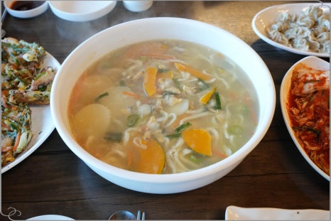 육각수칼국수 이미지