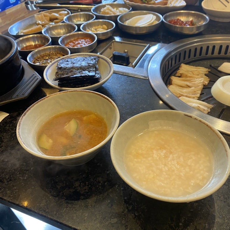 누룽지 굽는 남자 이미지