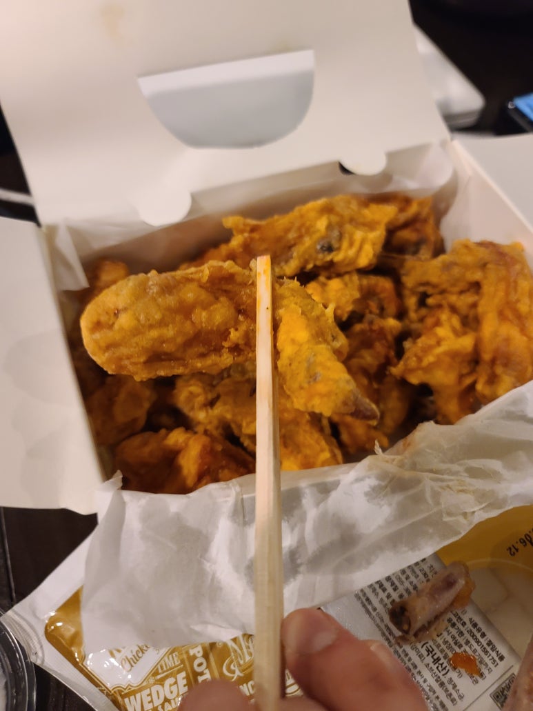 몽이두마리치킨 이미지