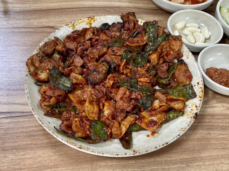 단골석쇠불고기 이미지