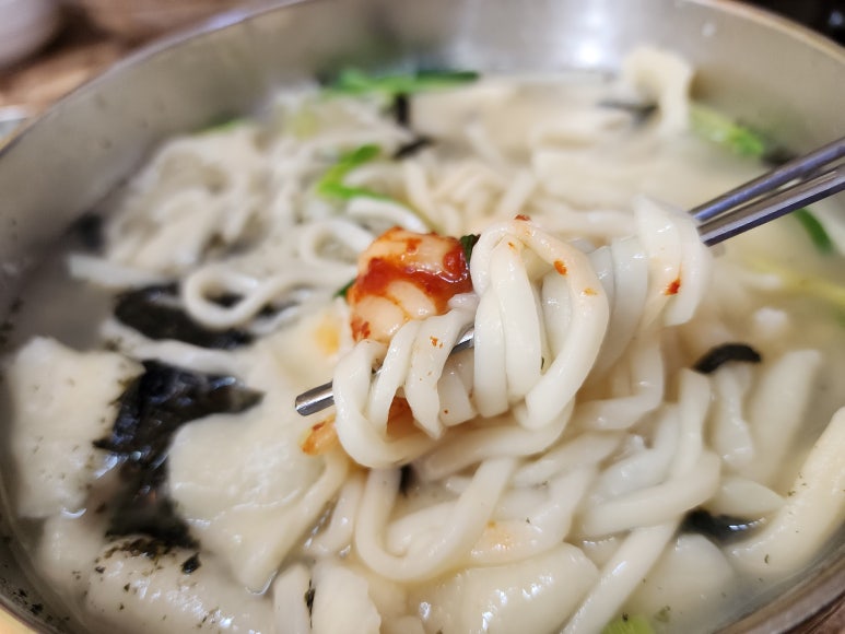 예고집황태칼국수 이미지