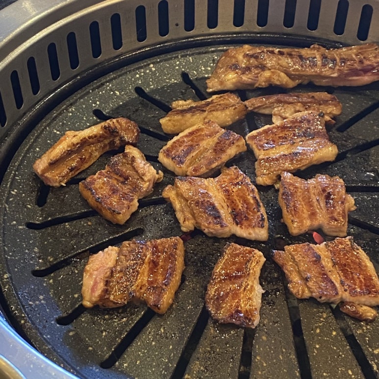 누룽지 굽는 남자 이미지