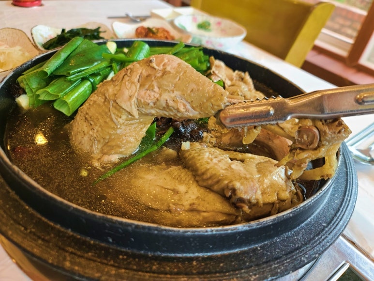 일능이버섯백숙 이미지