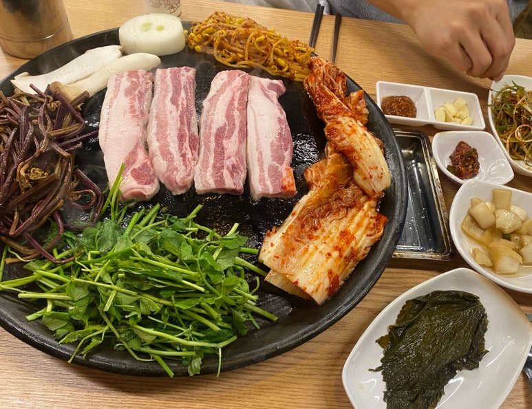 교하솥뚜껑삼겹살 이미지