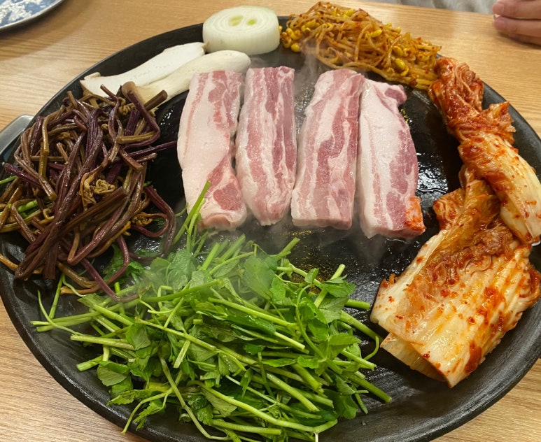 교하솥뚜껑삼겹살 이미지