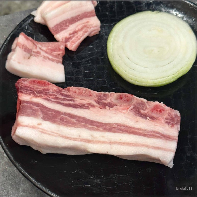 숯불흑돼지 이미지