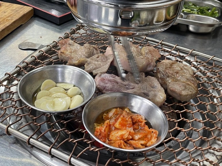 진목살참숯돼지 이미지
