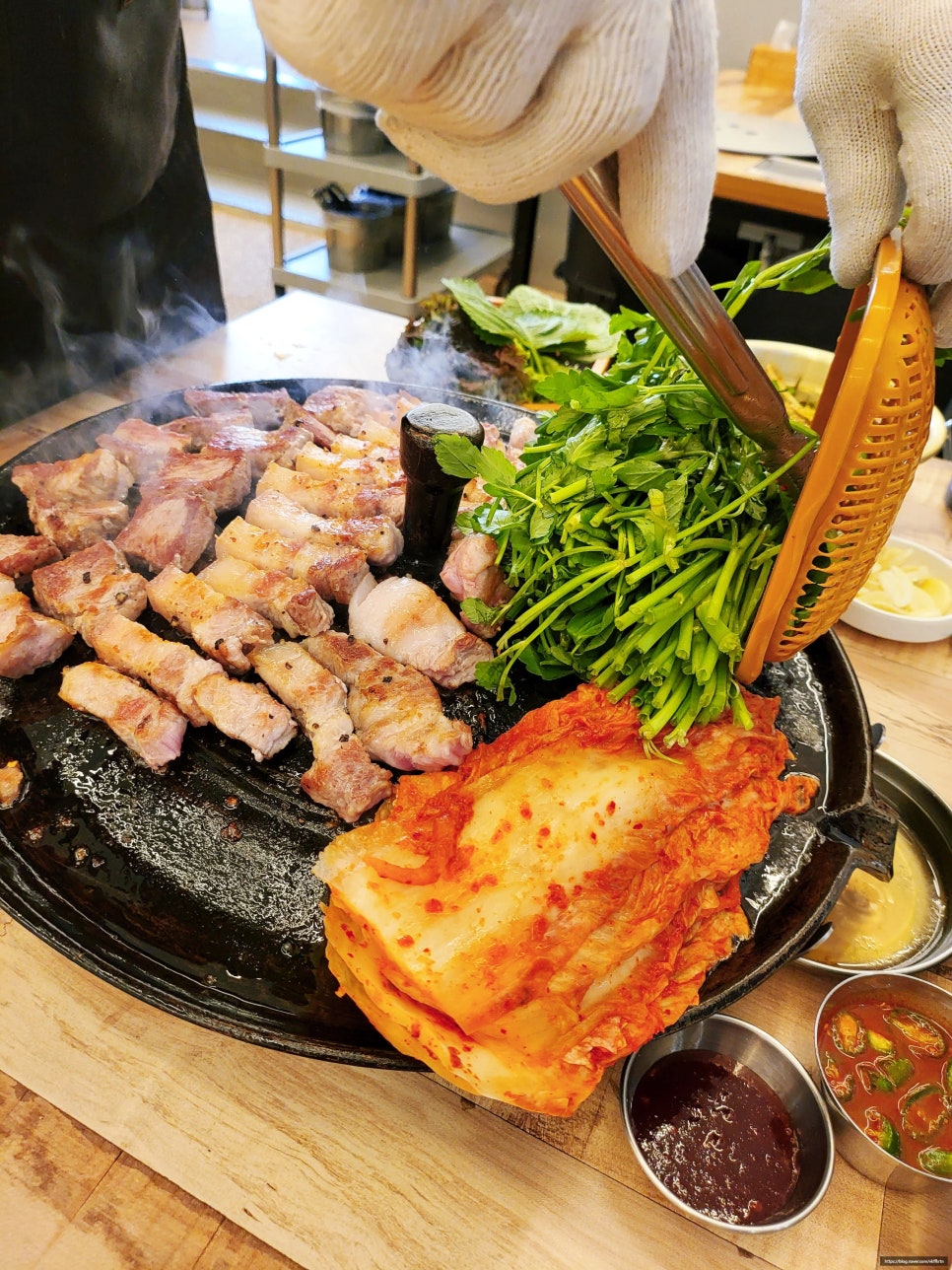 솥뚜껑삼겹살 이미지
