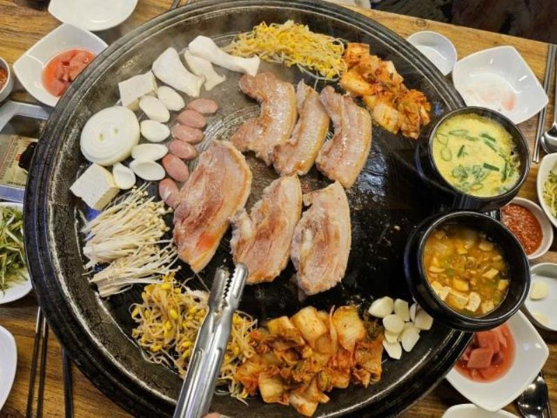 우리왕뚜껑생삼겹살 이미지