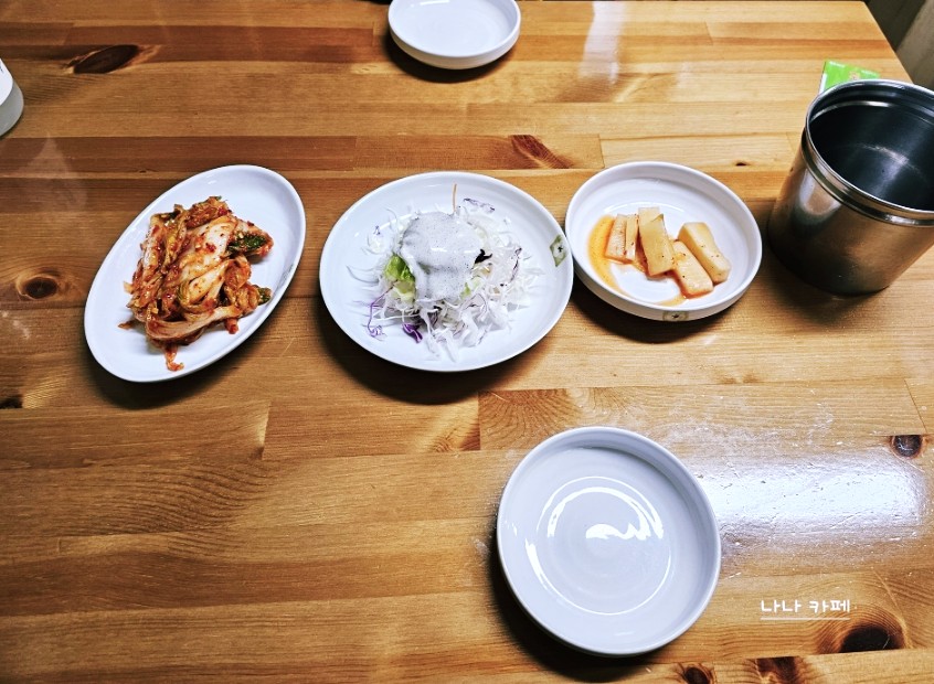 만두품은칼국수 이미지