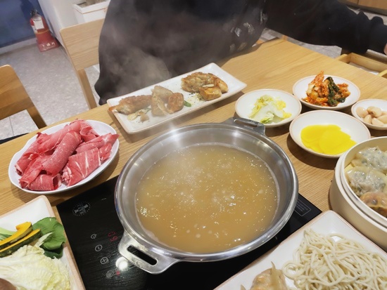 고석환만두전골 이미지