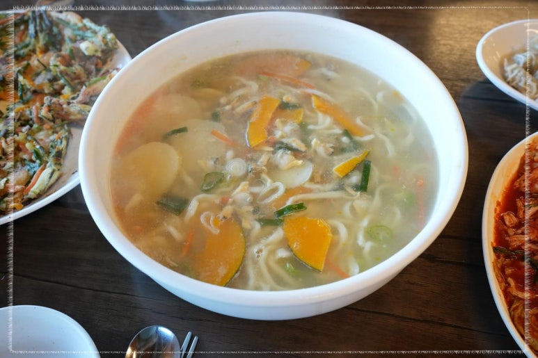 육각수칼국수 이미지