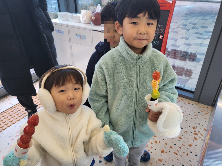 무지개탕후루 이미지