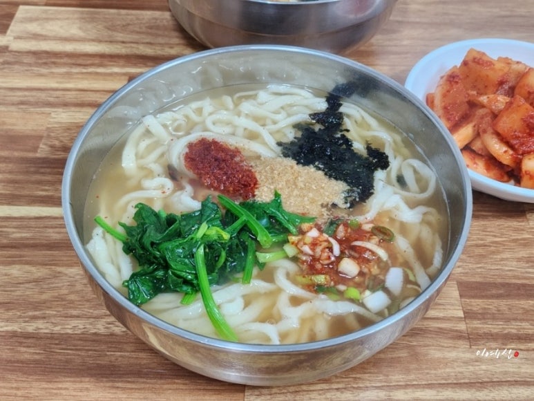 후룩손칼국수 이미지