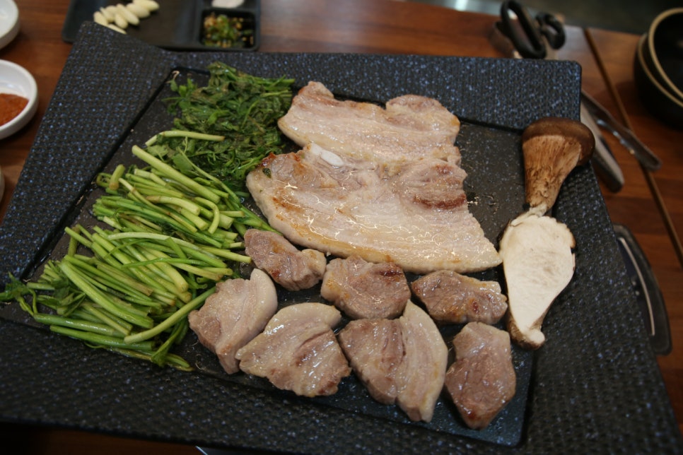 삼돌집 이미지
