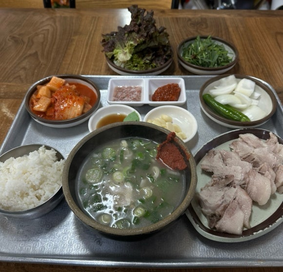 장군돼지국밥.수육 이미지